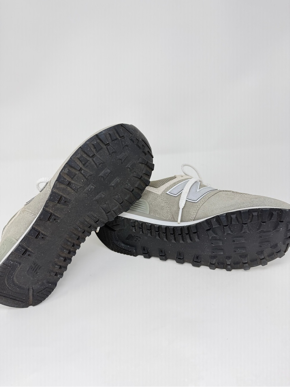 New Balance 574 Classic WL574EVG Grey White Women Size 8 Used - Picture 7 of 7